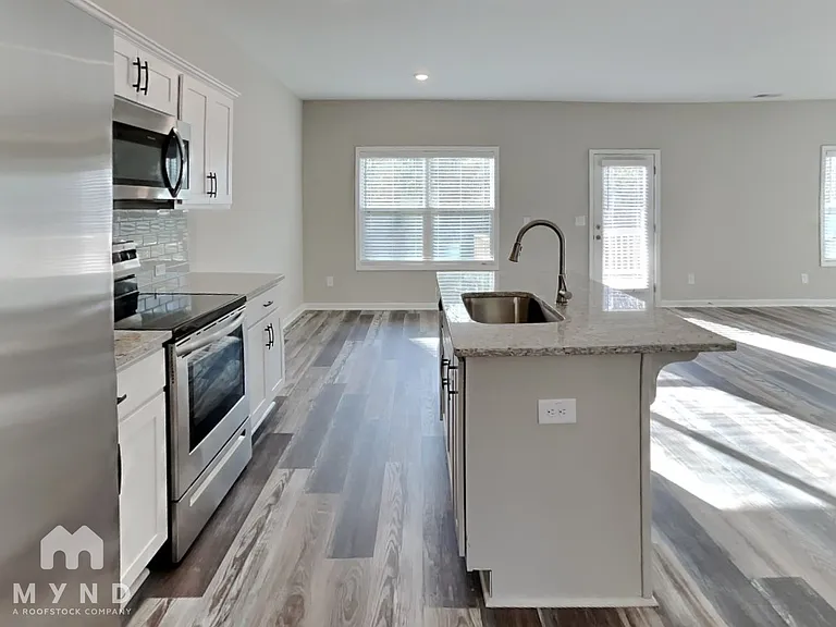 813 Trestle Creek Ct — Photo 8