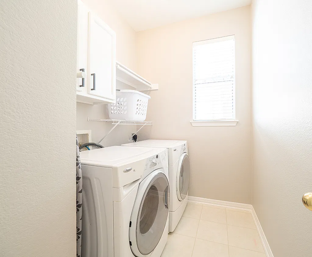 2 bed, 2.5 bath, 1333 sqft, $2,400 — Photo 2