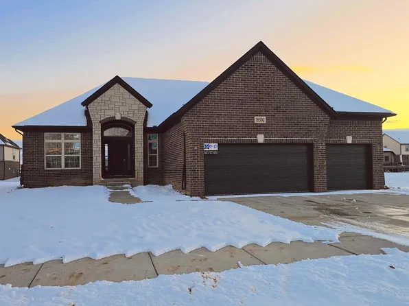 50113 Mustang Dr, Macomb, MI 48042