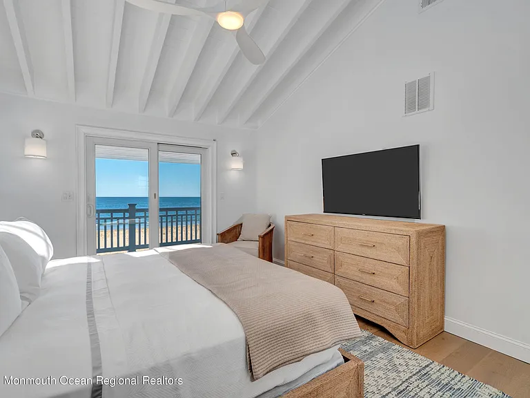 706 Morven Ter — Photo 32