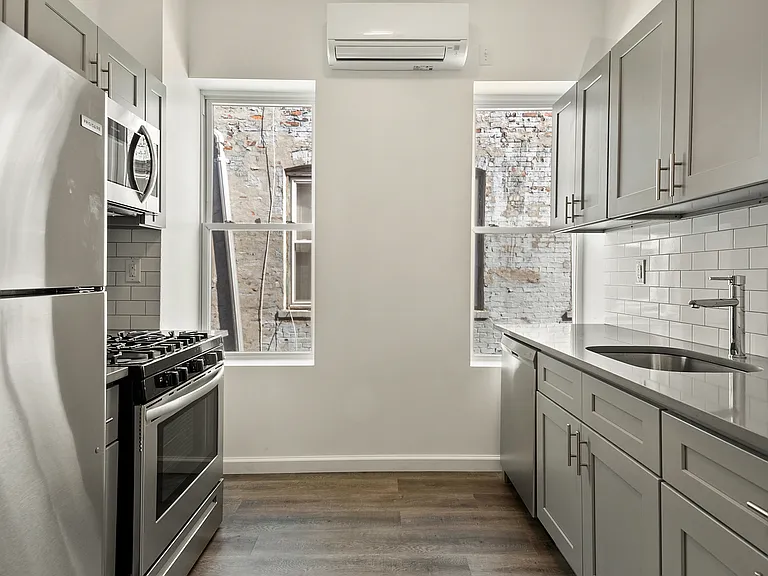 1047 Morris Ave #5 — Photo 7