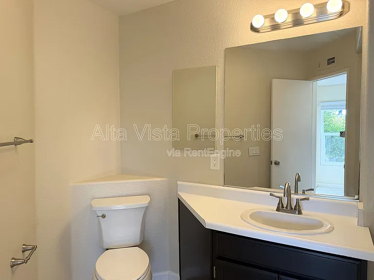 11877 Spruce Run Dr #B — Photo 18