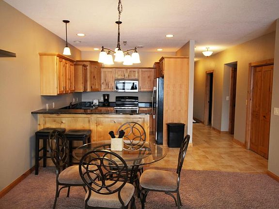 5th image of 1701 Chicago Ave Unit 303