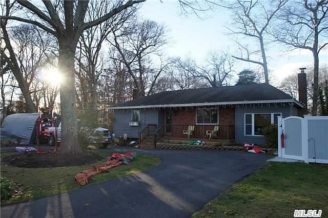 1st image of 70 Hewitt Blvd
