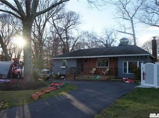 70 Hewitt Blvd, Center Moriches, NY