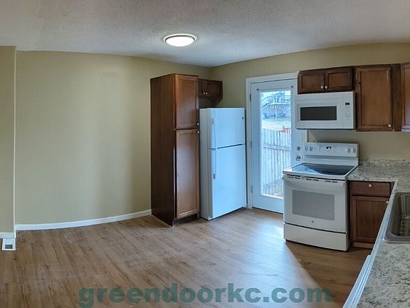 4th image of 513 N Church St #513
