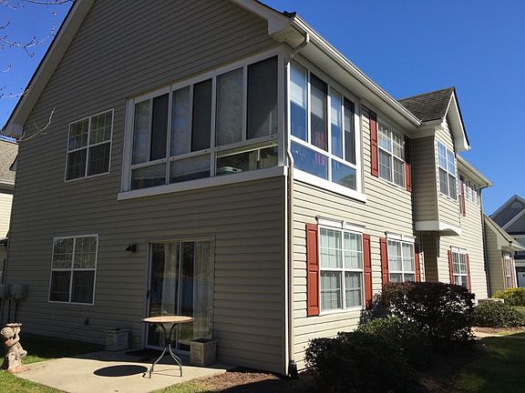 3rd image of 806 Sawgrass Ln