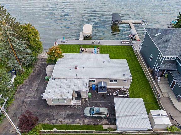 3rd image of 828 W Chestermere Dr