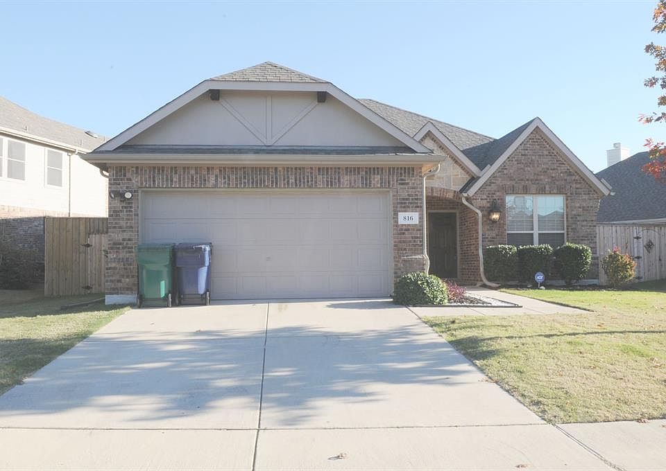 1st image of 816 Lake Hollow Dr