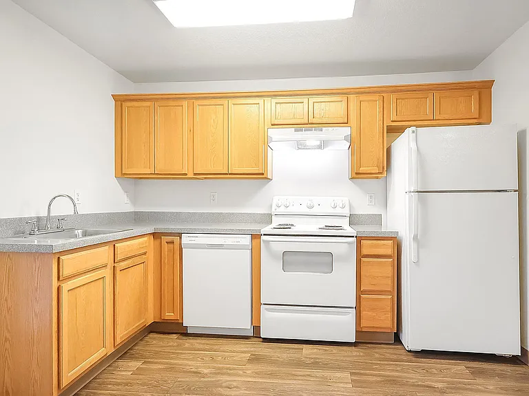 Zachary Park Apartments — Photo 3