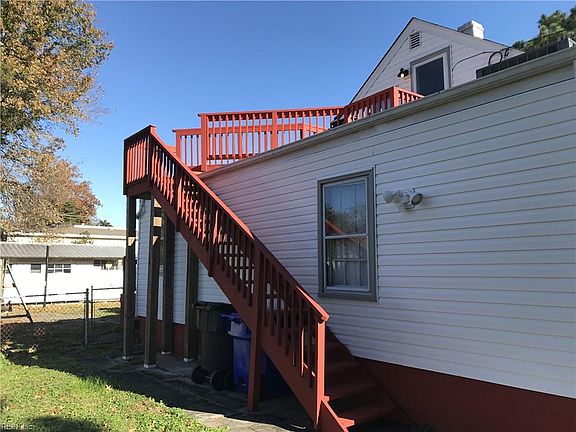 5th image of 2712 Barclay Ave