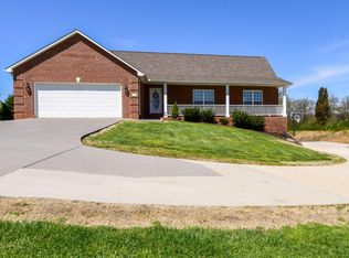 3911 Leyte Dr, Maryville, TN 37801