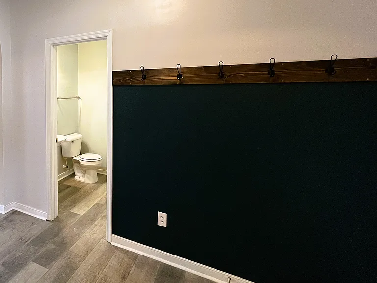 410 Queensbury Ln — Photo 7