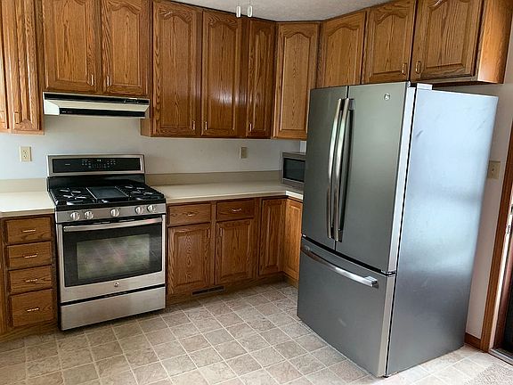 2nd image of 19320 Shoreland Ave