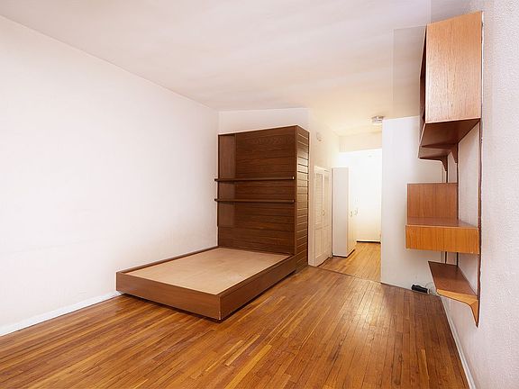 3rd image of 304 E 73rd St APT 1D