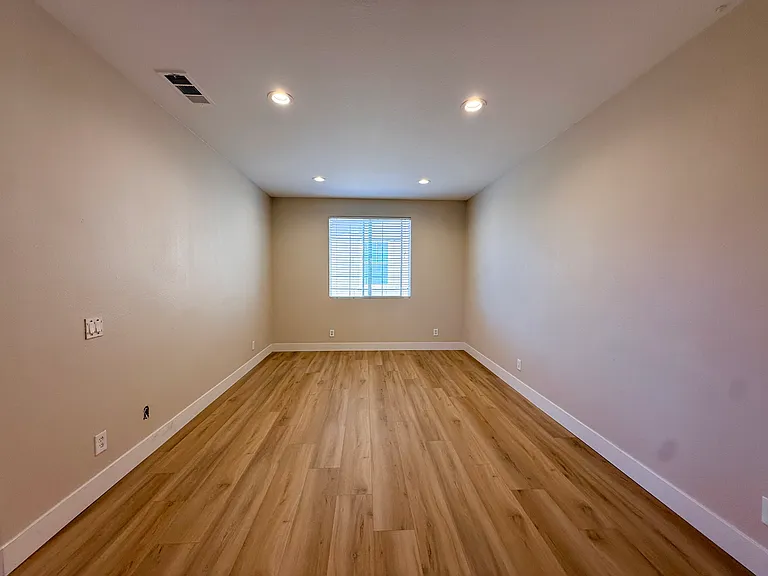 12190 Roseville Dr — Photo 13
