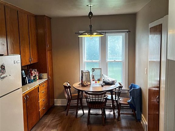 5th image of 1002 Rochester Ave