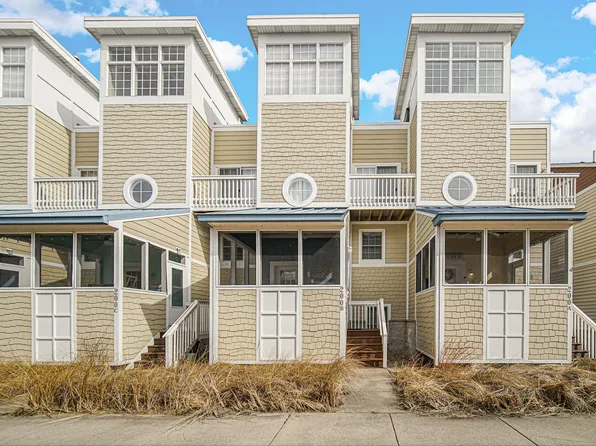 200 Lake Shore Dr APT B, Michigan City, IN 46360