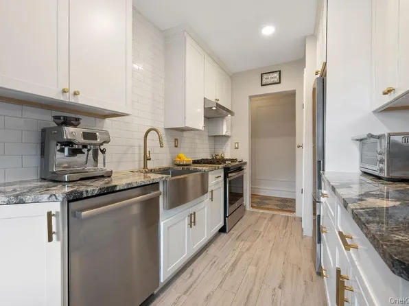 105 Garth Road #5G, Scarsdale, NY 10583