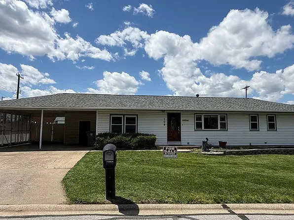 709 Highland Dr, O'Fallon, MO 63366