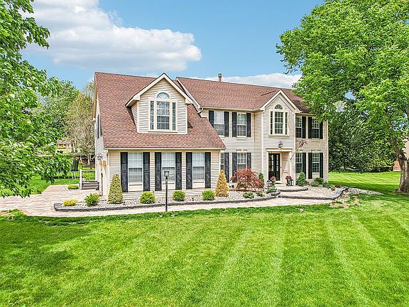 4th image of 9 Woodside Ln