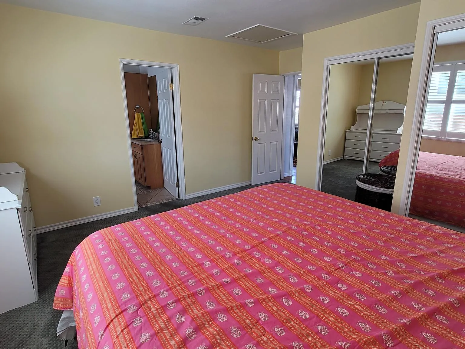 2410 Ives Ln — Photo 2