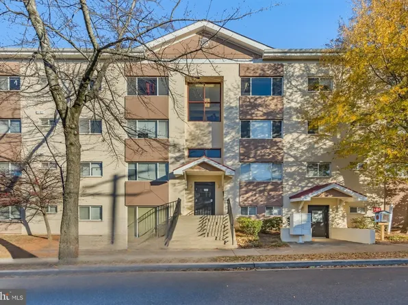 300 50th St SE APT 401, Washington, DC 20019