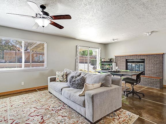 3rd image of 1228 La Charles Dr NE