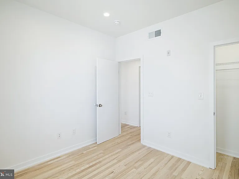 1842 E Harold St #4 — Photo 3