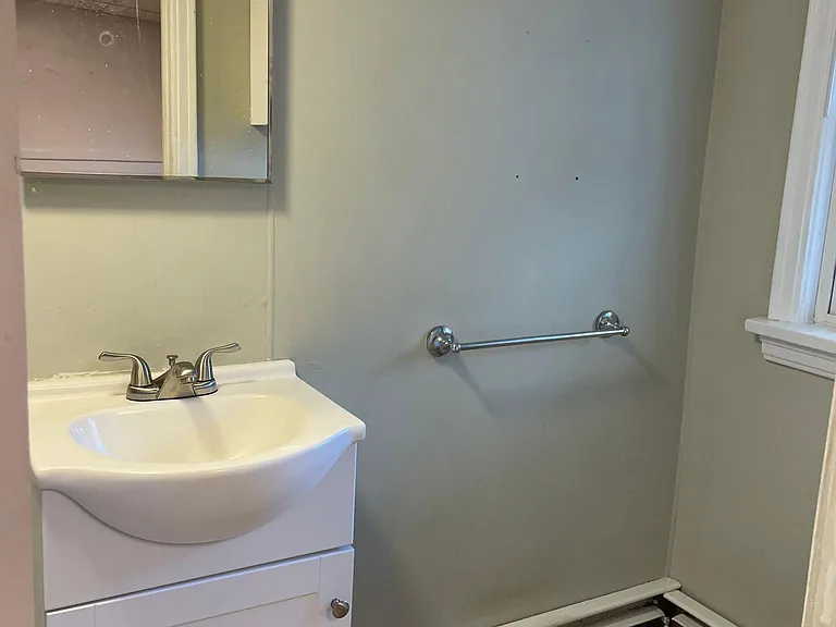 736 Main St — Photo 9