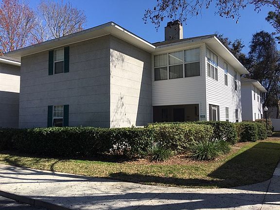 3rd image of 308 E Island Square Dr