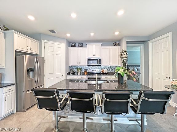 3rd image of 3371 Acapulco Cir