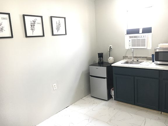 2nd image of 509 N College St #B