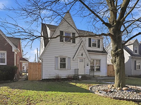 3rd image of 818 E Rudisill Blvd