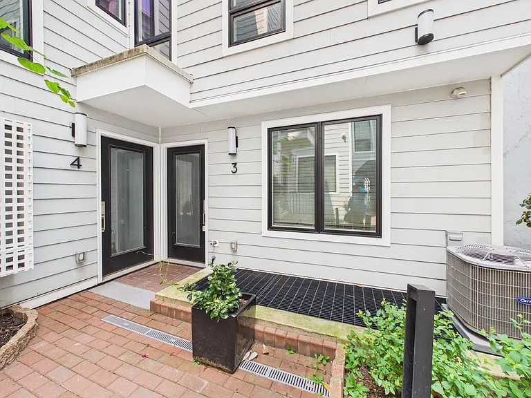 212 Bainbridge St #3 — Photo 3