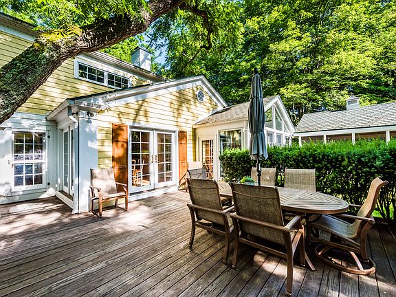 large back yard deck 