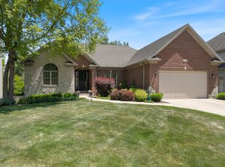 1041 Deer Glen Ct, Glen Ellyn, IL