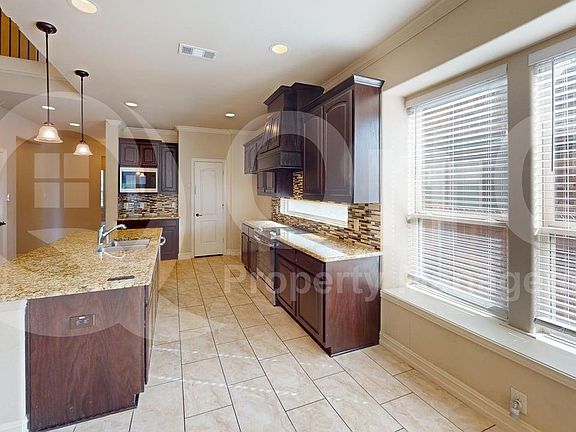 3rd image of 1006 Jamal Dr