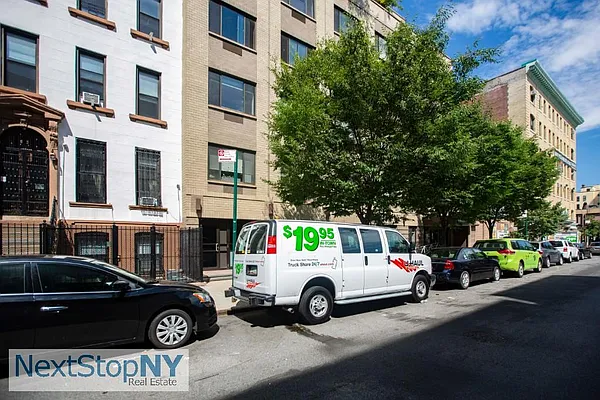 Rented by NextStopNY | media 24