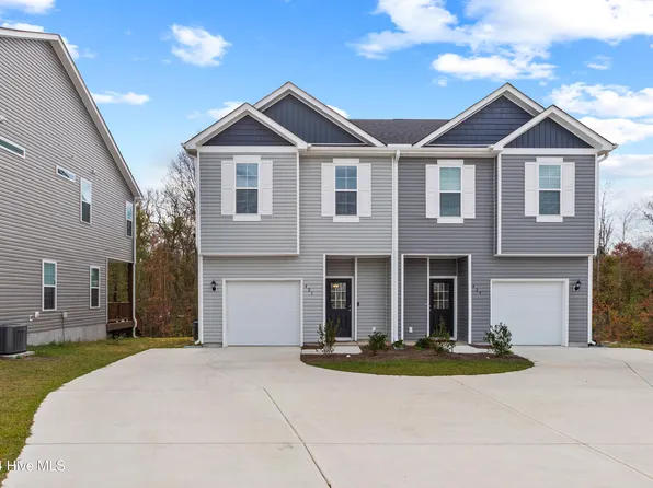 421 Blockade Shoal Ln, Jacksonville, NC 28546