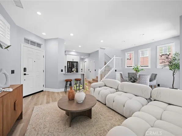 328 Flyers Ln, Tustin, CA 92782