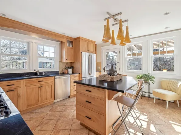 4 Verdun St #B, Cambridge, MA 02140