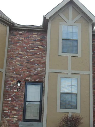 633 NE English Manor Dr Photo 1