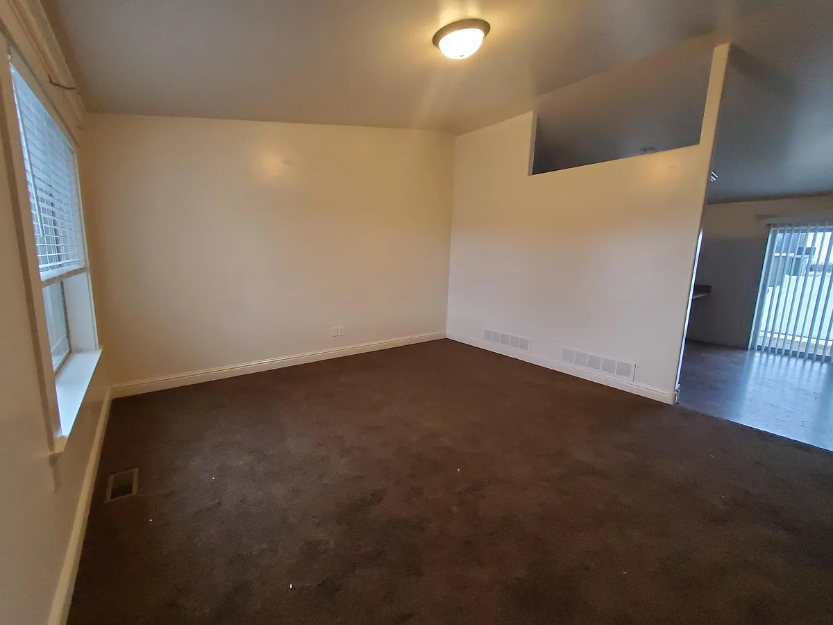 Building Photo - 3784 E Ridgeland Dr