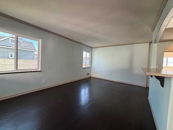 4th image of 921 F Ave APT 3