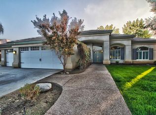 9215 Cross Water Dr, Bakersfield, CA 93312