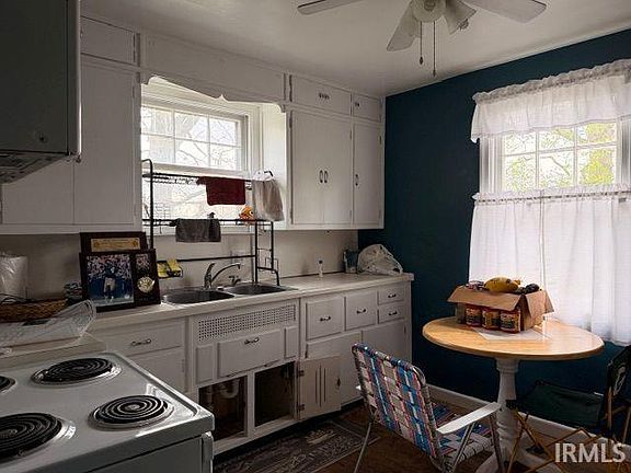 5th image of 156 Grant St