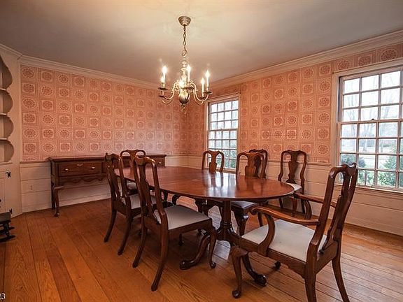 5th image of 21 Parker Ct
