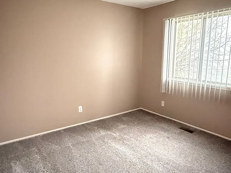 Southdale Square Apartments — Photo 119