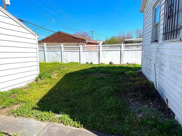 4547 Bessie Ave — Photo 18